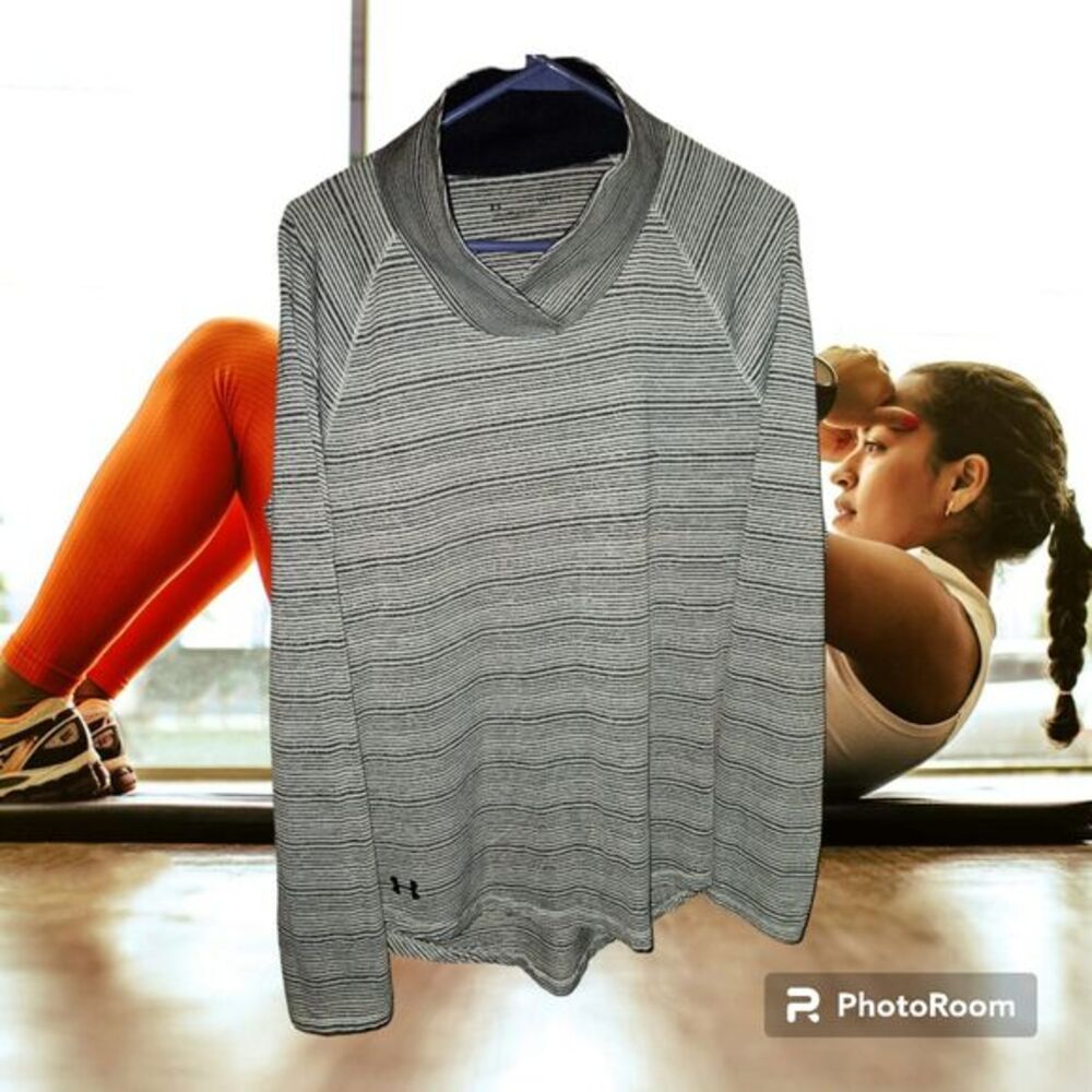 Under Armour Pullover with Thumb Holes Loose Fit Size L  (U81)